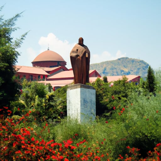 הפסל של מאקריוס השלישי ‪Monument to The First President of Cyprus Archbishop Makarios III